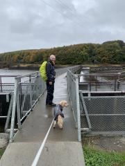 Crossing via the weir